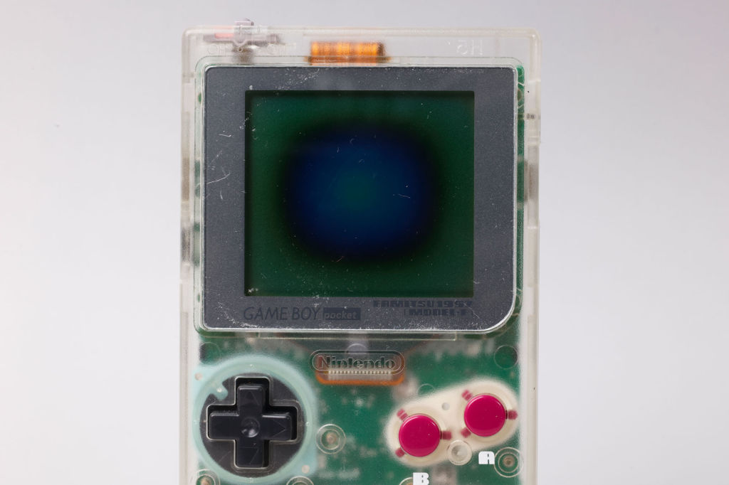 ゲームボーイポケットスケルトン MODEL-Fの液晶をオリジナルのカラーで