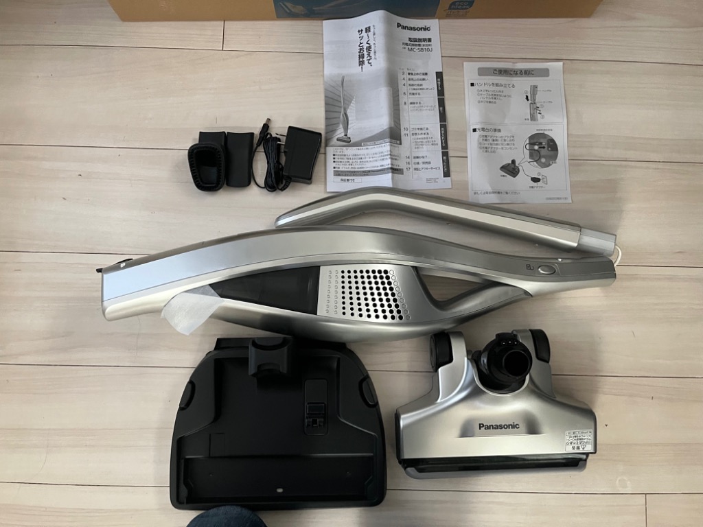 パナソニック コードレススティック掃除機 MC-SB10J-N（シャンパン