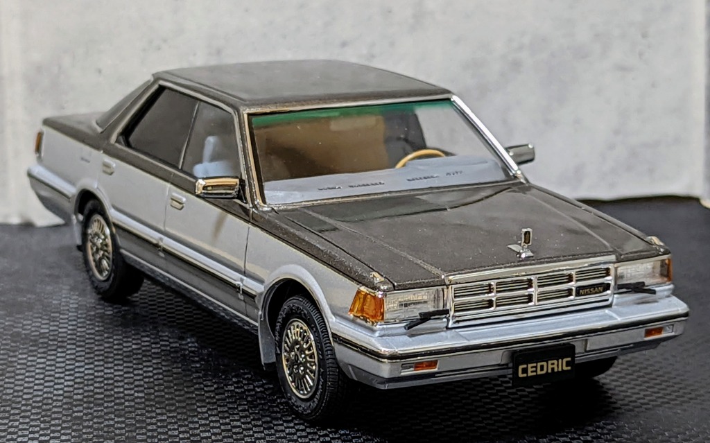 青島文化教材社 ニッサン Y30 セドリック/グロリア 4HT V30E ブロアム