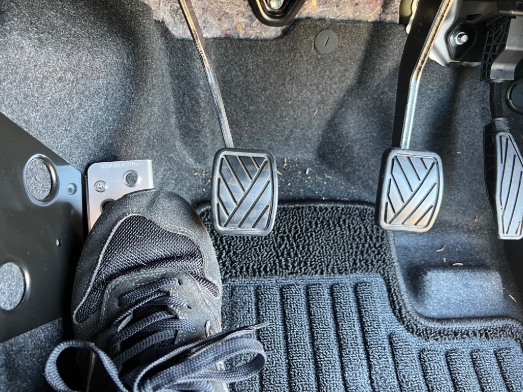 APIO（アピオ） MTドライバーズフットレスト ジムニー / ジムニー