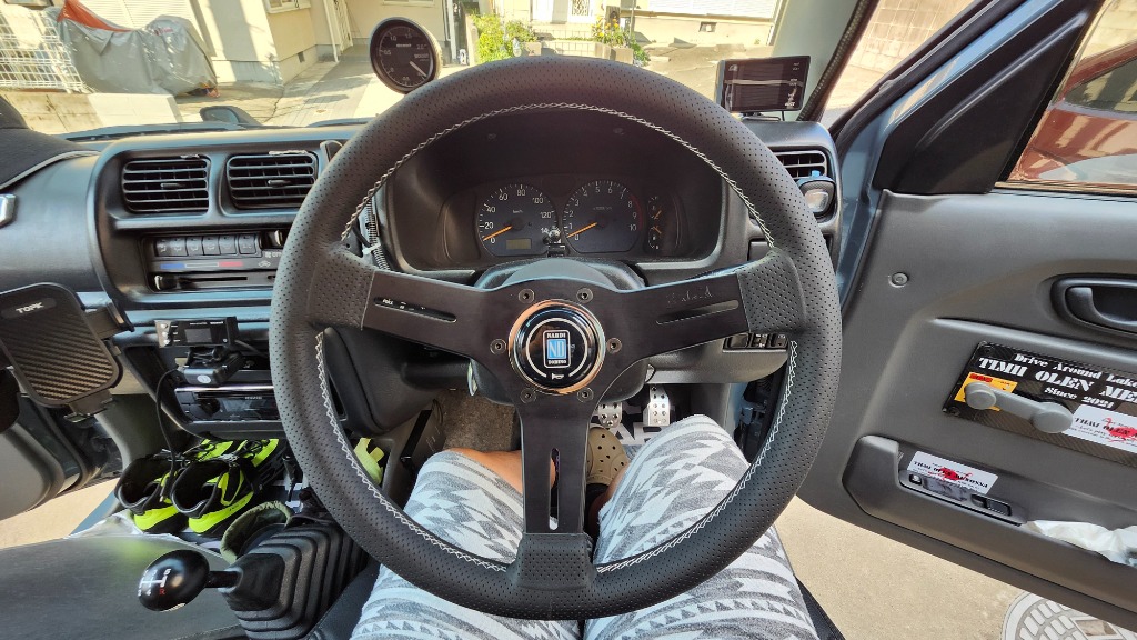 NARDI NARDIコンペティション33BLKパンチングレザー&ブラックスポーク