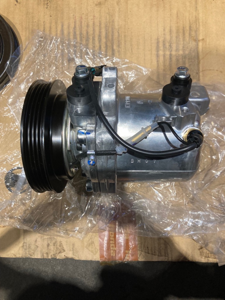 スズキ エアコンコンプレッサー キャリイ DA63T DA65T 95200-58J20