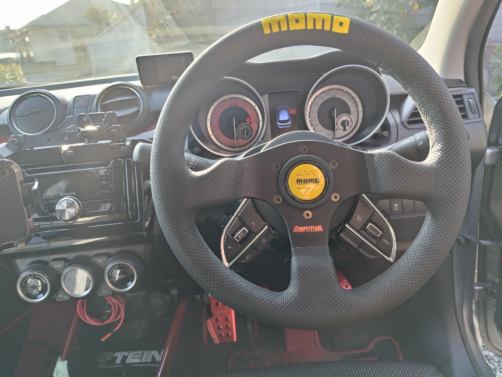 MOMO（モモ） ステアリング C-70 COMPETITION 320mm(コンペティション