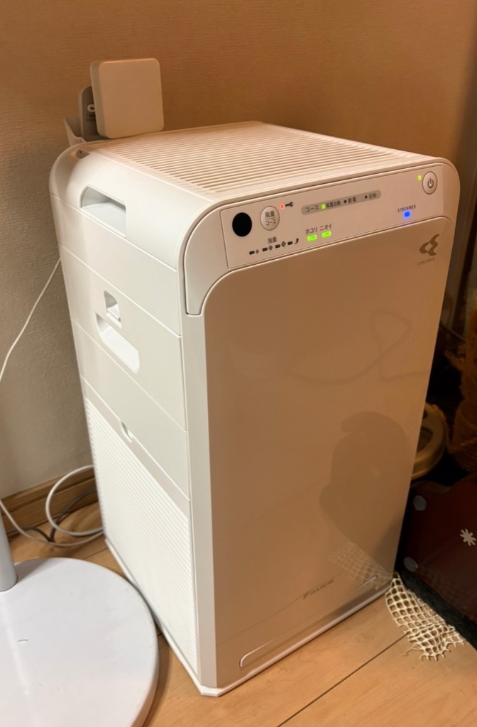 ダイキン（DAIKIN） ACM555A-W ストリーマ空気清浄機 ホワイト 小型