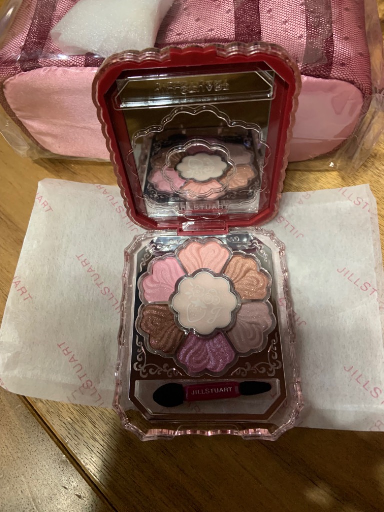 JILL STUART（ジルスチュアート） 【2024年クリスマスコフレ宅配便送料