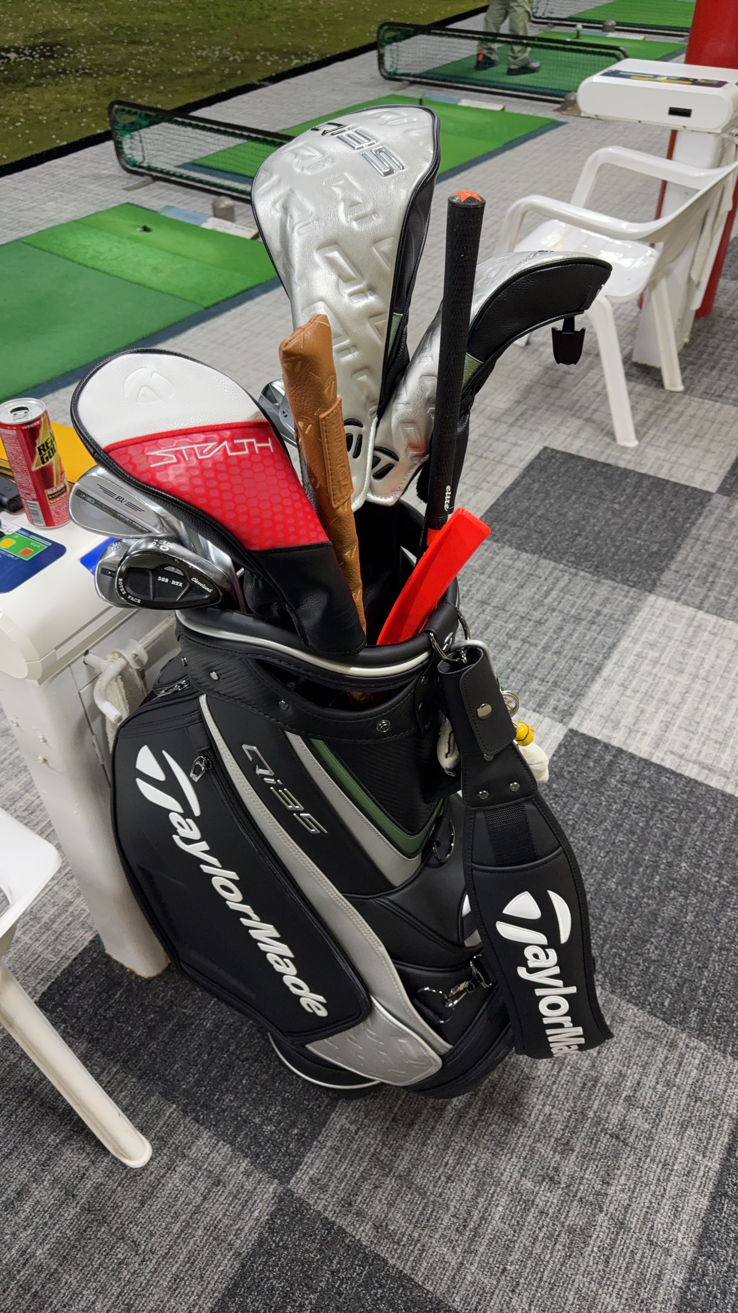 レザー モノグラム Alignment Stick Cover｜ACCESSORY | TaylorMade