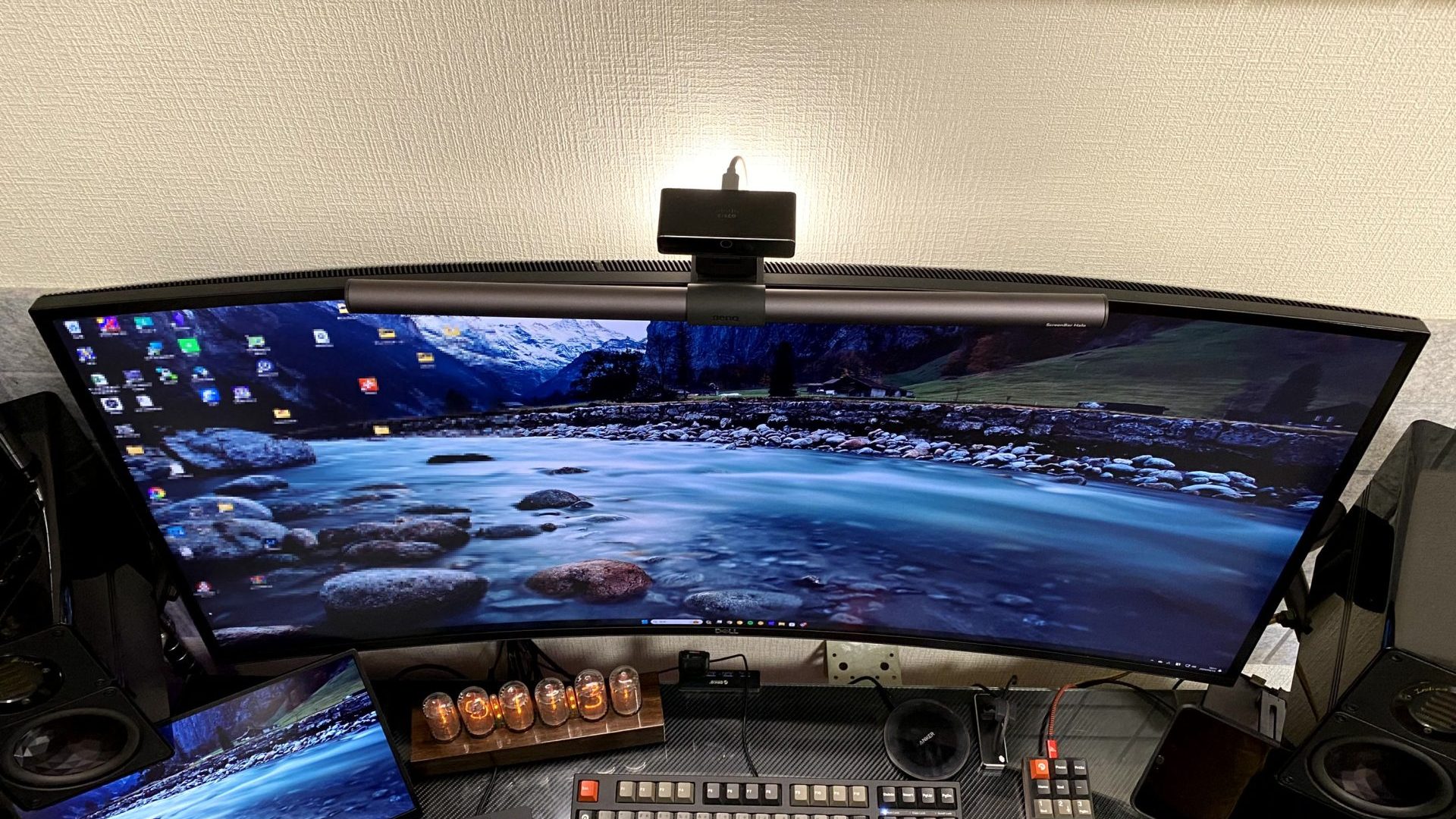 キーボードまわりの手元を照らすバーライト、BenQ ScreenBar Halo