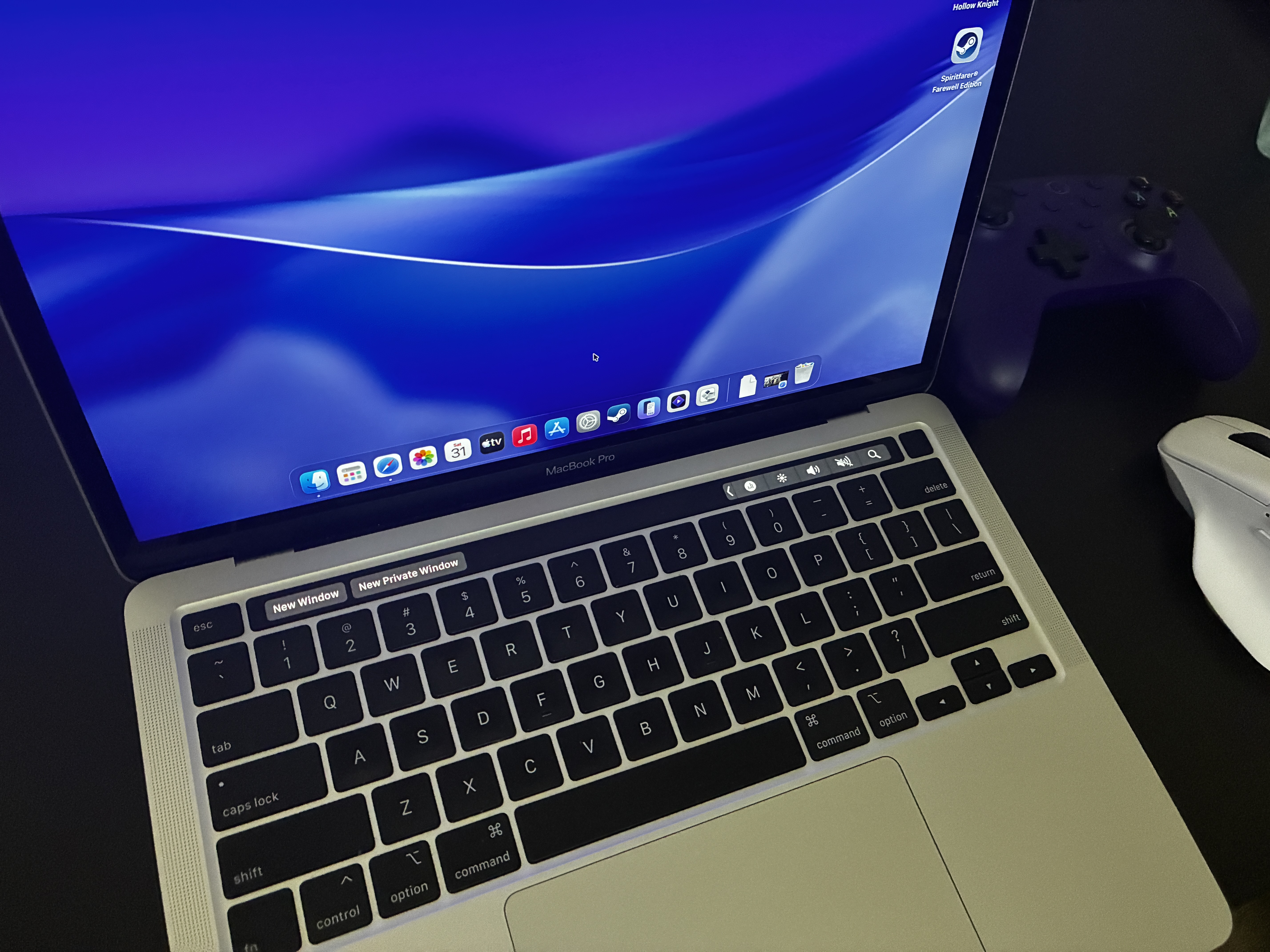 MacBook Pro 13 インチ (2020) シルバー - Core i5 2.0 GHZ - SSD