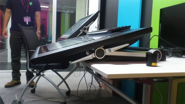 ワコム Cintiq 24HD DTK-2400/K0 価格比較 - 価格.com