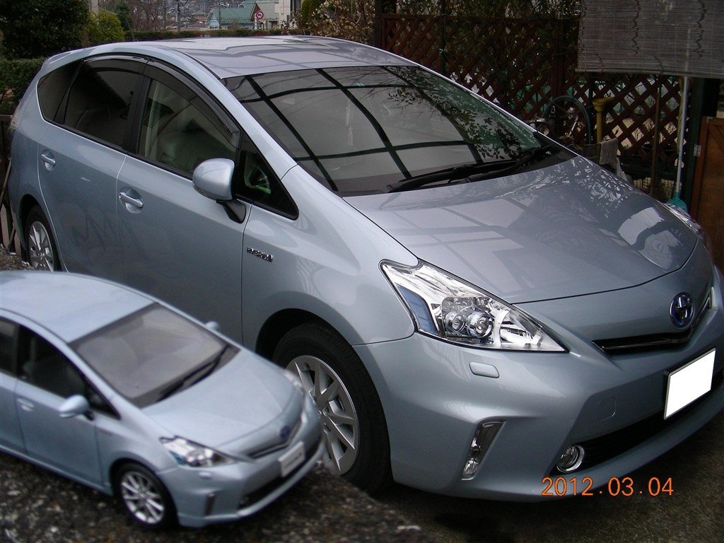クリアーストリームメタリック 5人乗り 』 トヨタ プリウスα 2011年