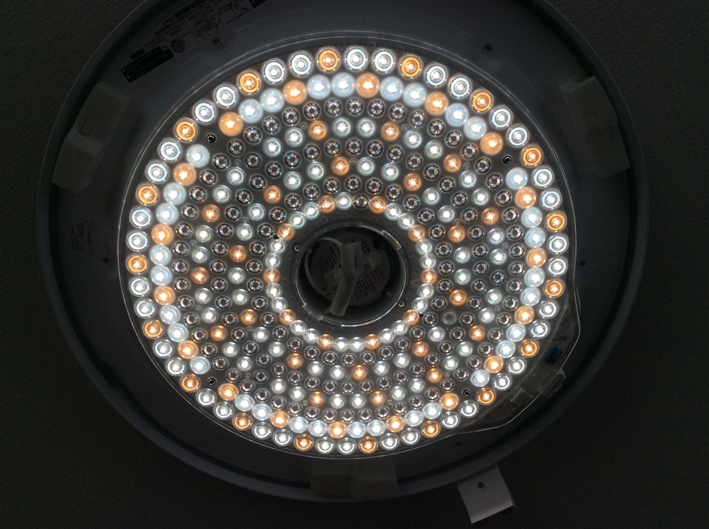 価格.com - 『カバーなし点灯』日立 LEC-AHS1210P ぷっかり雲さんの