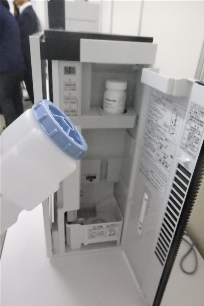 次亜塩素酸で強力除菌・脱臭する空間清浄機に待望の小型モデル