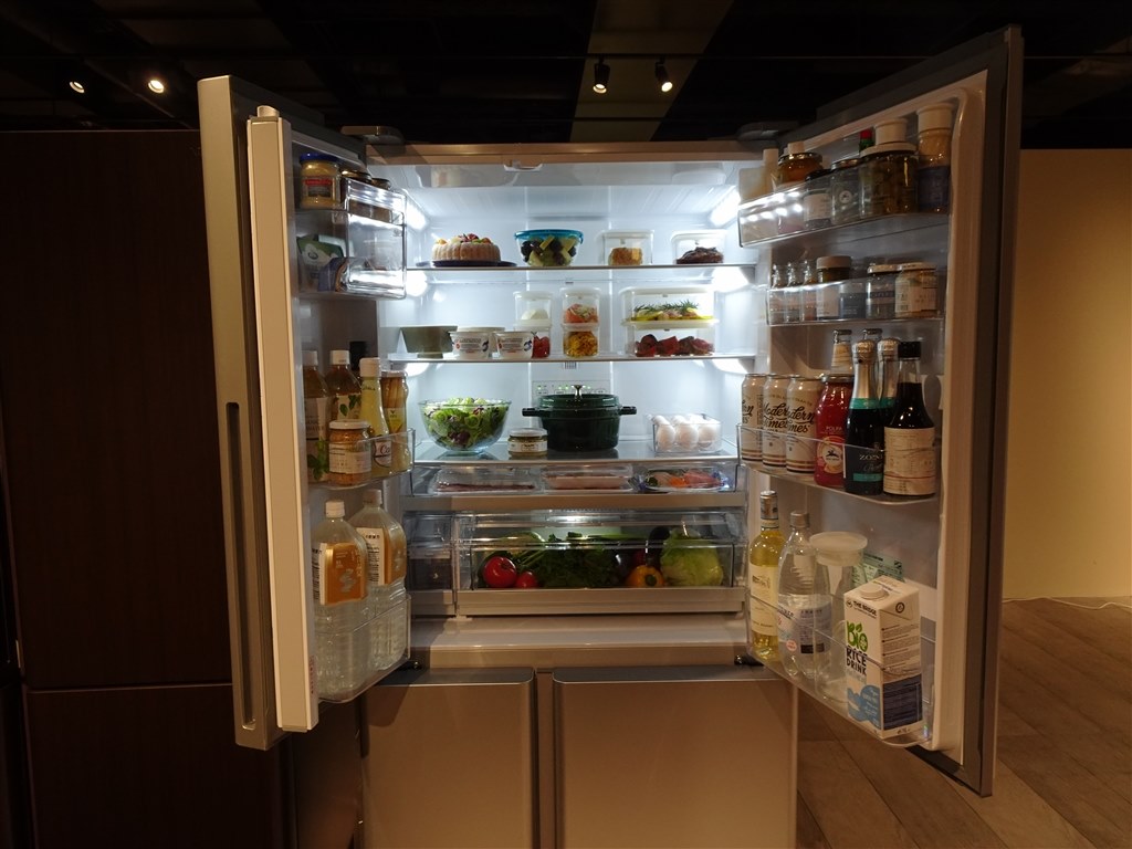 デザイン性だけでなく機能も秀逸！今までなかった革新的冷蔵庫』 AQUA