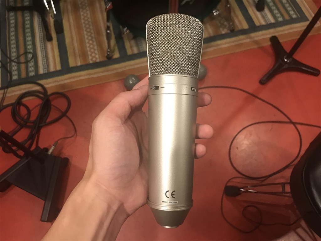お手頃価格の大口径ダイヤフラム搭載のコンデンサーマイク』 BEHRINGER