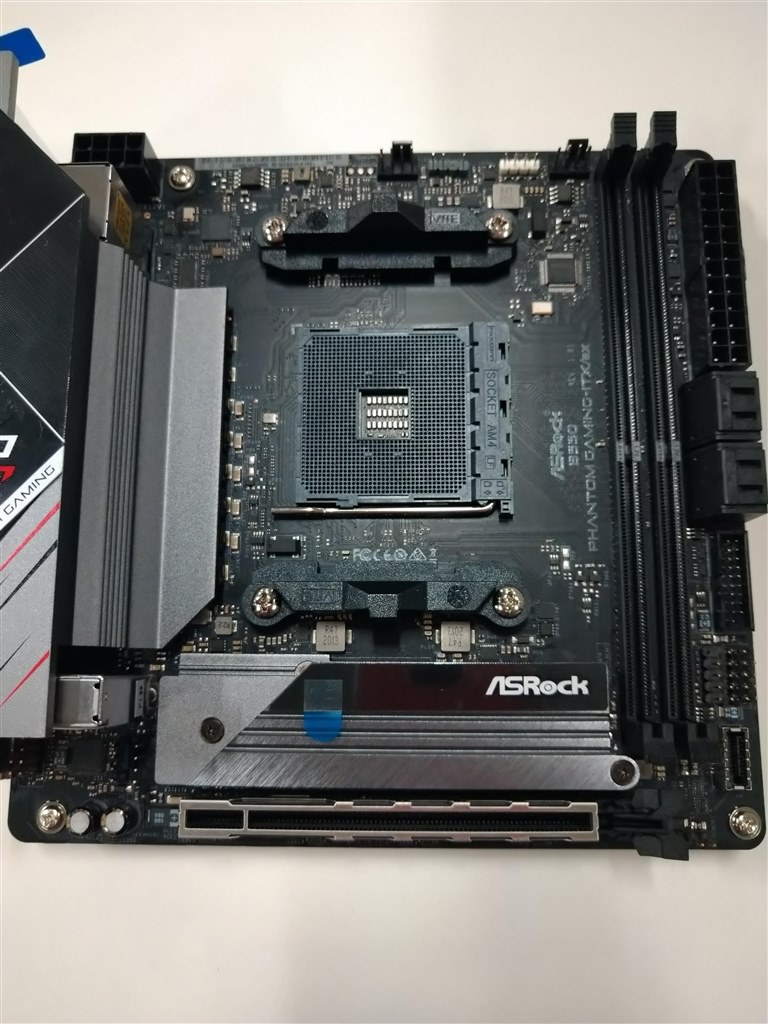 小ささだけでなくパフォーマンスも構成次第で大きく変わる。』 ASRock