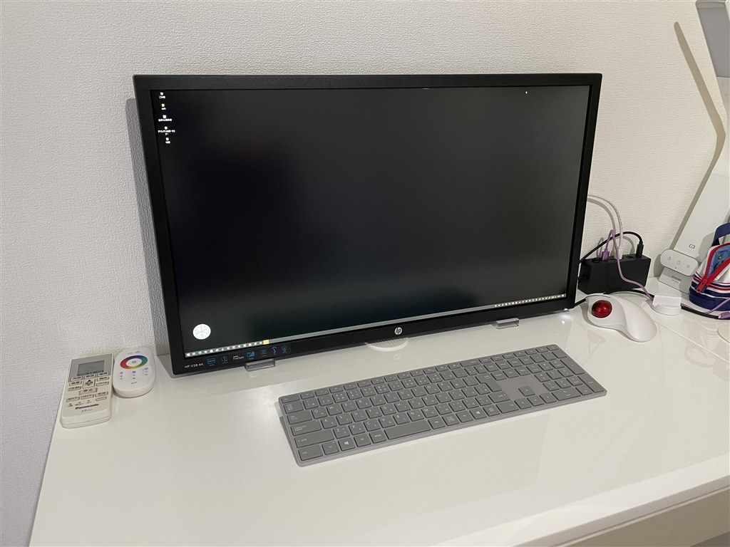 モニターをベタに置きたい…』 HP HP V28 4K ディスプレイ 価格.com限定