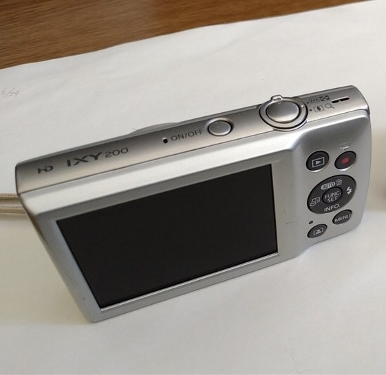 悪くはない、しかし良い訳ではない』 CANON IXY 170 [シルバー