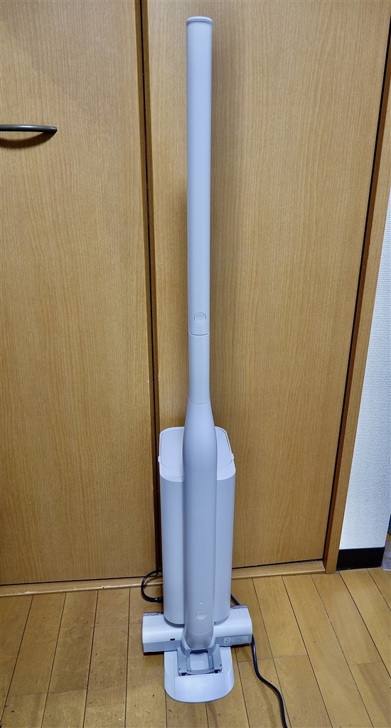 面白い仕様だが、紙パック式スティック型掃除機との違いが不明確