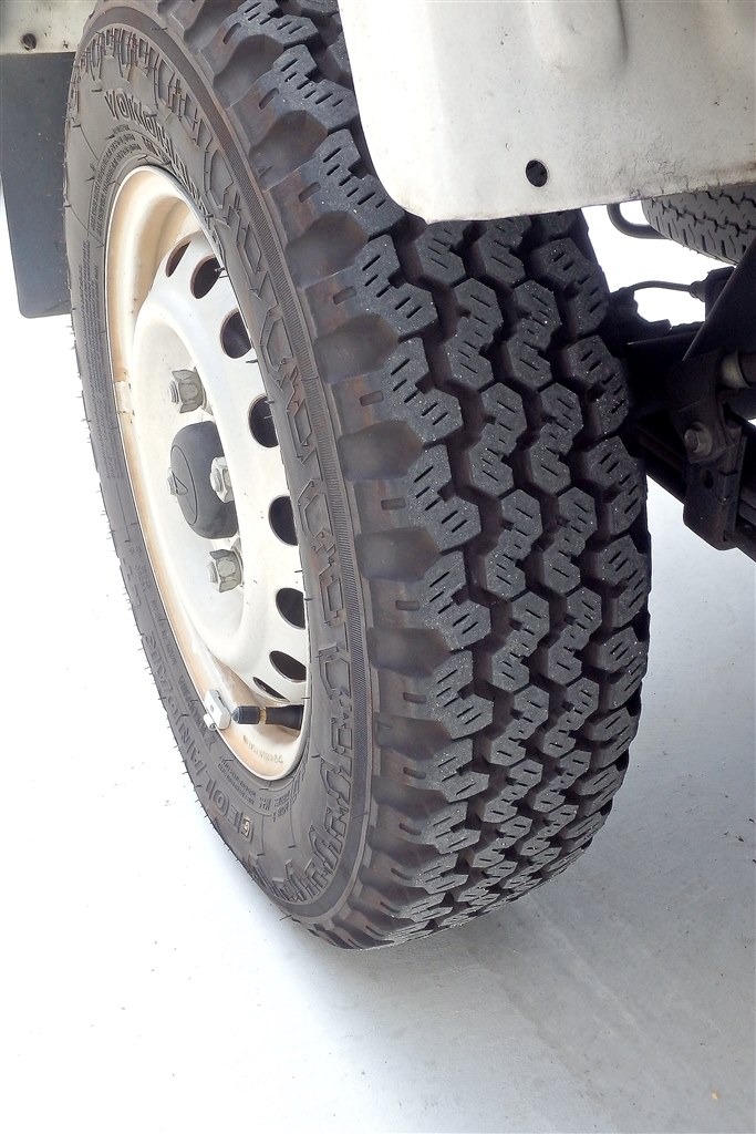 見た目に反して乗り味は普通です』 YOKOHAMA [1本] GEOLANDAR KT 145