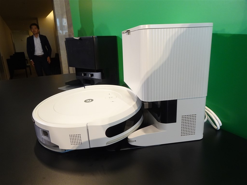 ルンバの入門機の自動ゴミ収集機能付きモデルが登場！』 iRobot ルンバ