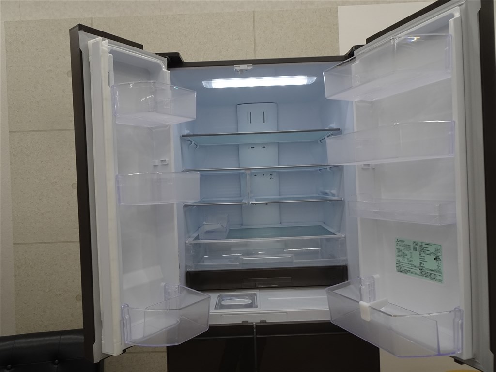 三菱の野菜室が真ん中タイプの602L大容量冷蔵庫』 三菱電機 中だけ