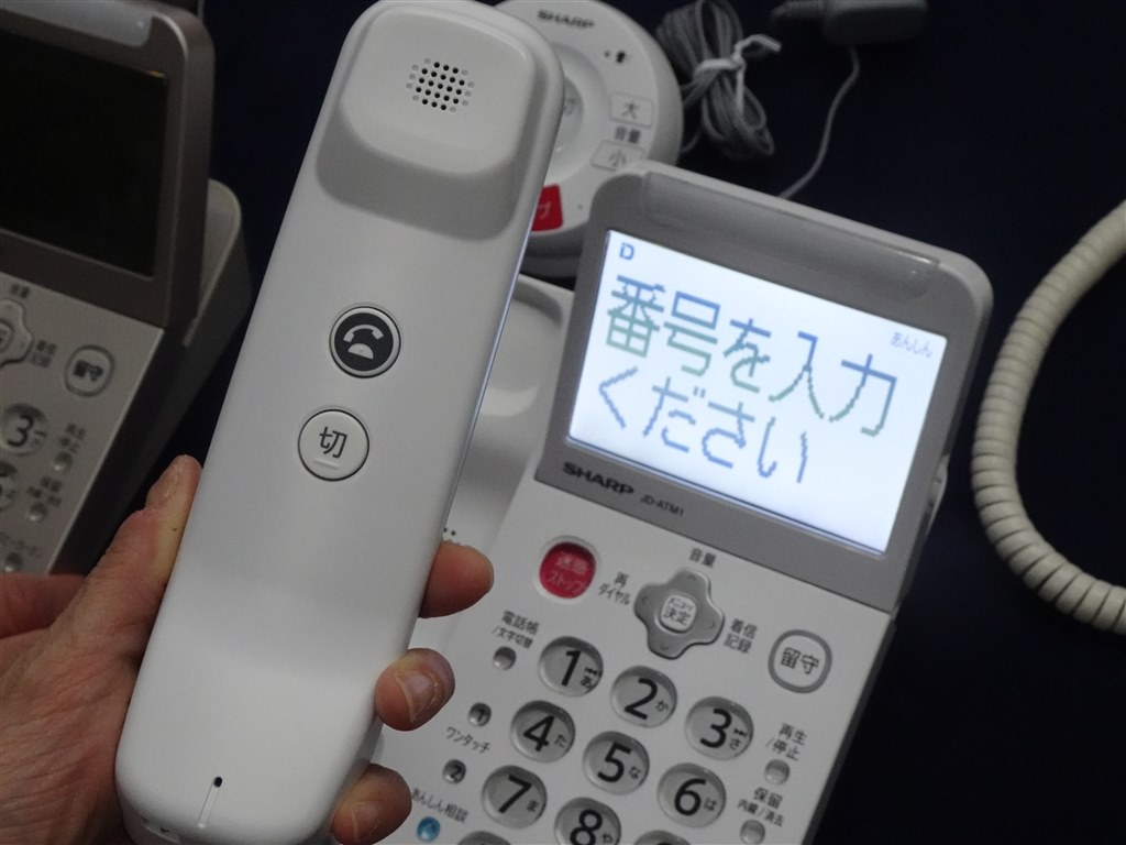 手に持たないスピーカー式の受話器「てもたん」採用モデル』 シャープ