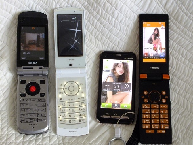 docomoガラケーSH-03E 4個セット docomoガラケーSH-03E 4個セット