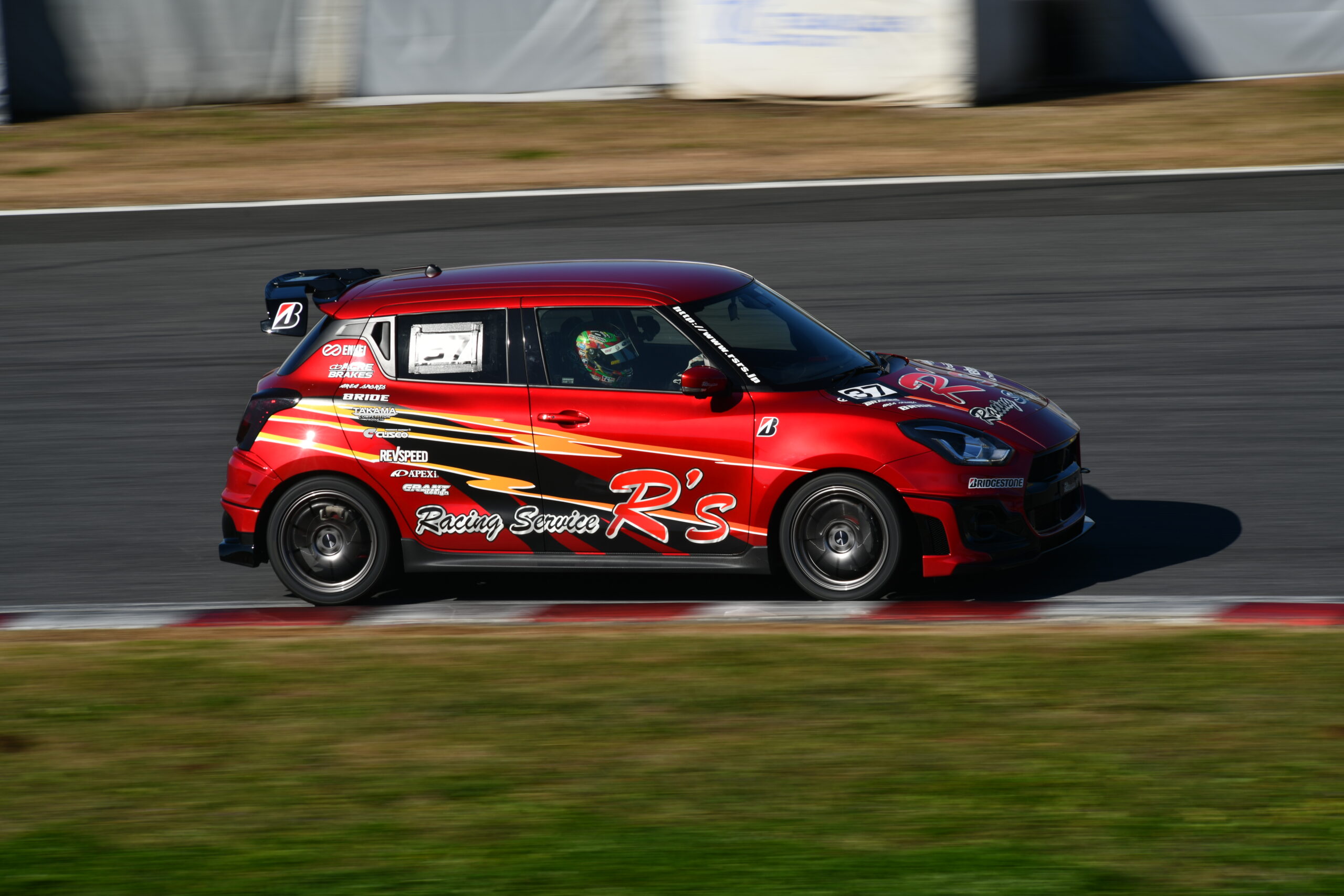 アールズ ZC33Sスイフトスポーツ「新車登場から5年超 原点回帰のライト