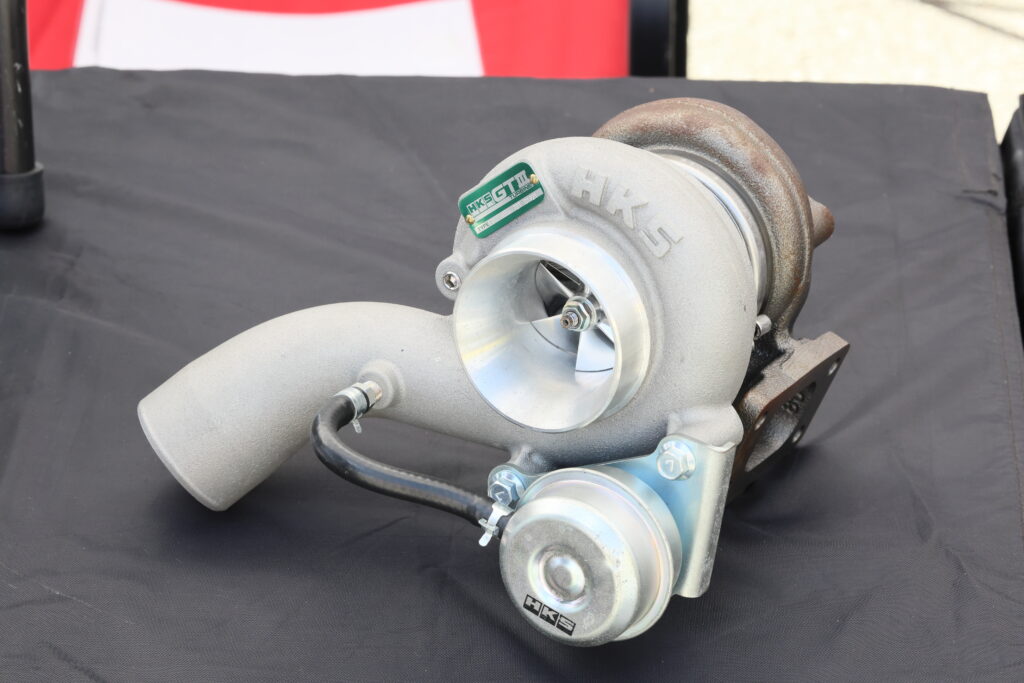 スーパーチャージャーで奔る」「ターボで駆ける」「NAで攻める