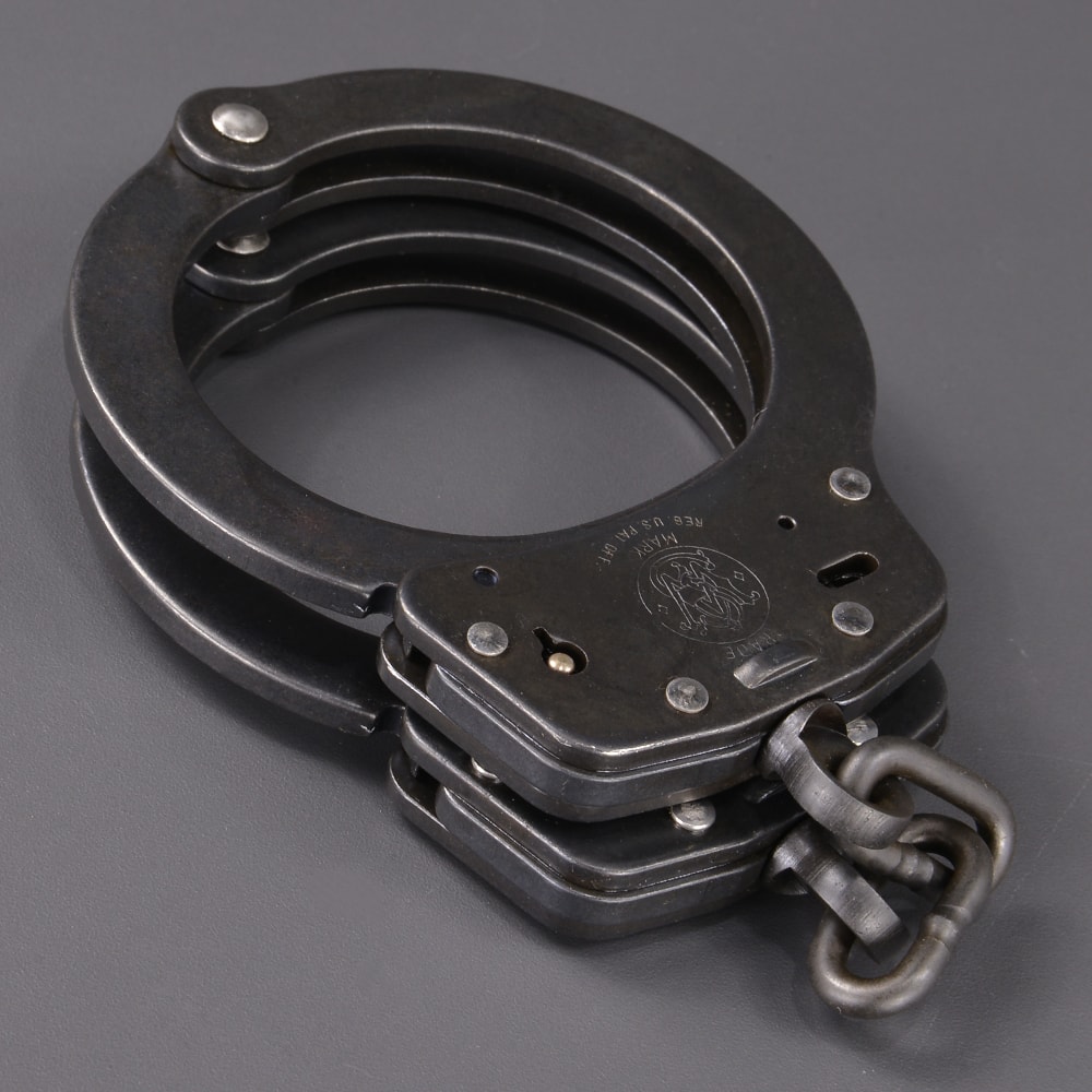 スミス&ウエッソン 手錠 M-100B ガンブルー | ミリタリーショップ