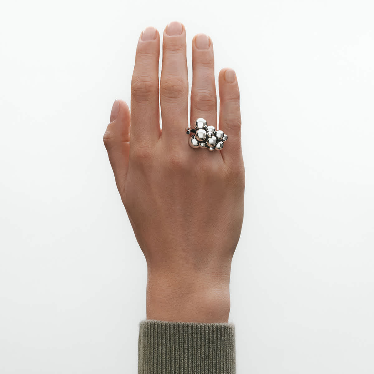 1900年代初期のアール・ヌーヴォー時代のジョージ ジェンセンの