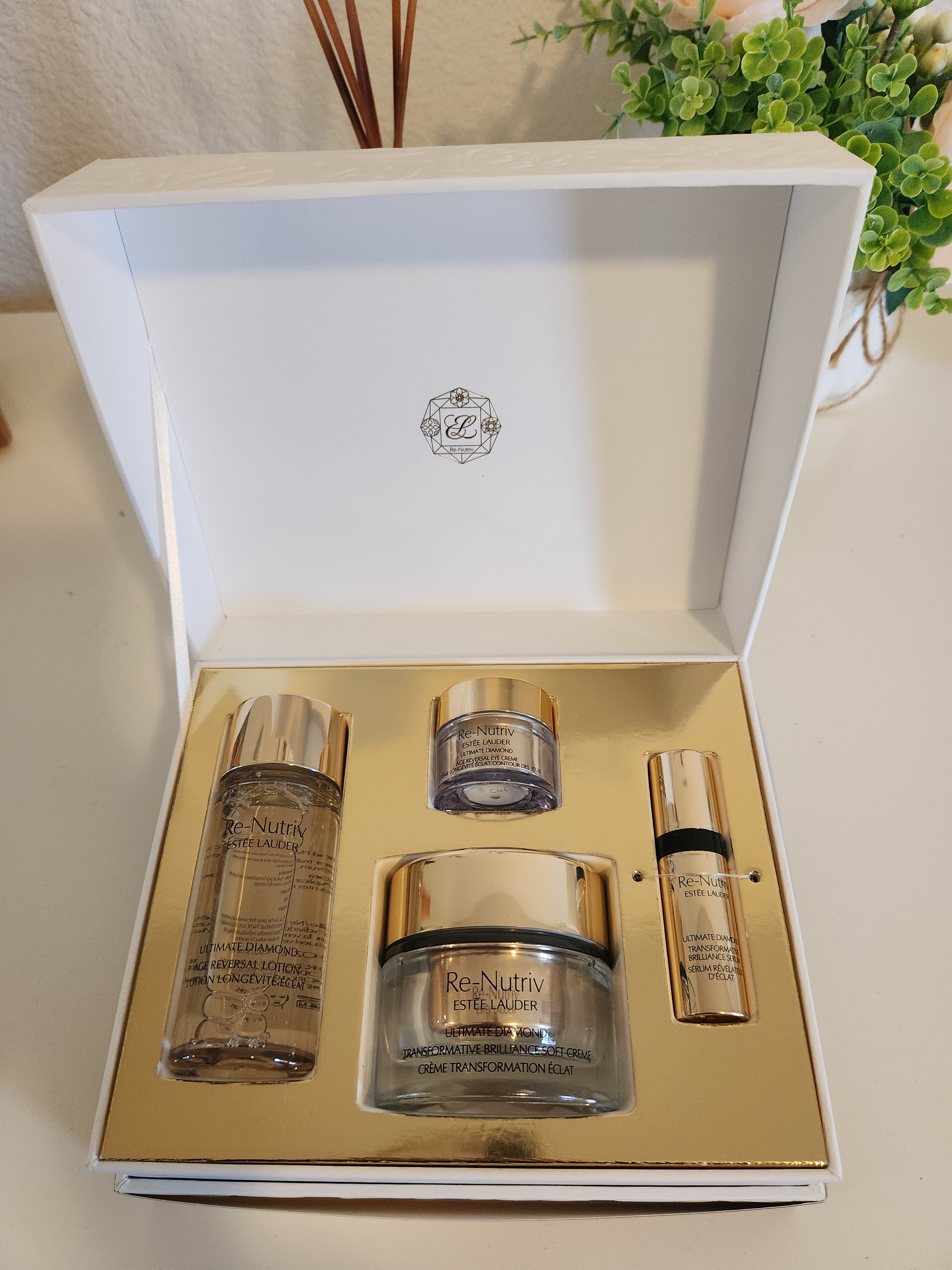 Estée Lauder 4-Pc. Re-Nutriv The Pinnacle Of Luxury Skin Care Gift