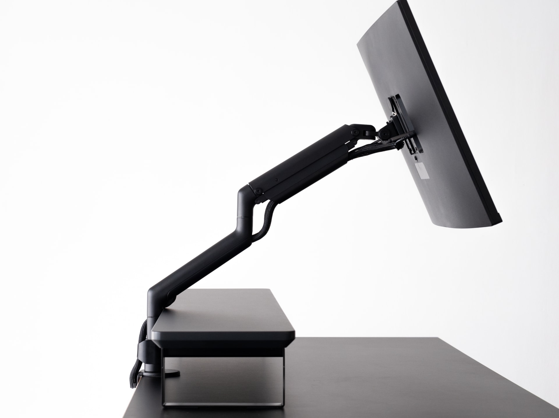 PREDUCTS Monitor Arm：DASHBOARDに合わせて設計した新たなパートナー