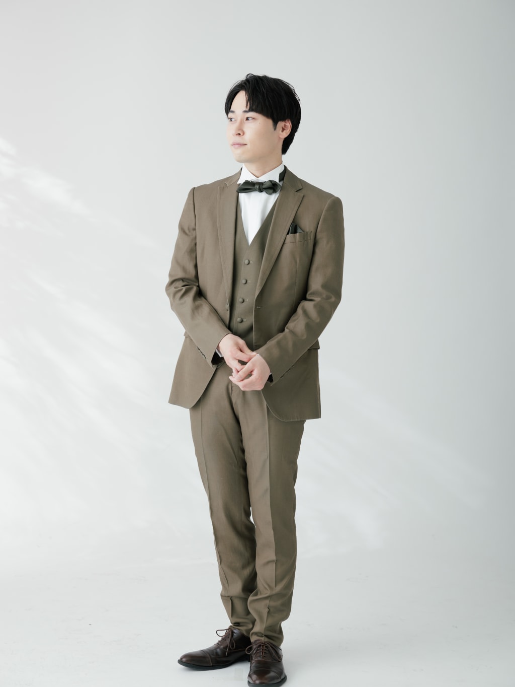 ノッチドラペルカジュアルタキシード/カーキ | デコルテフォト
