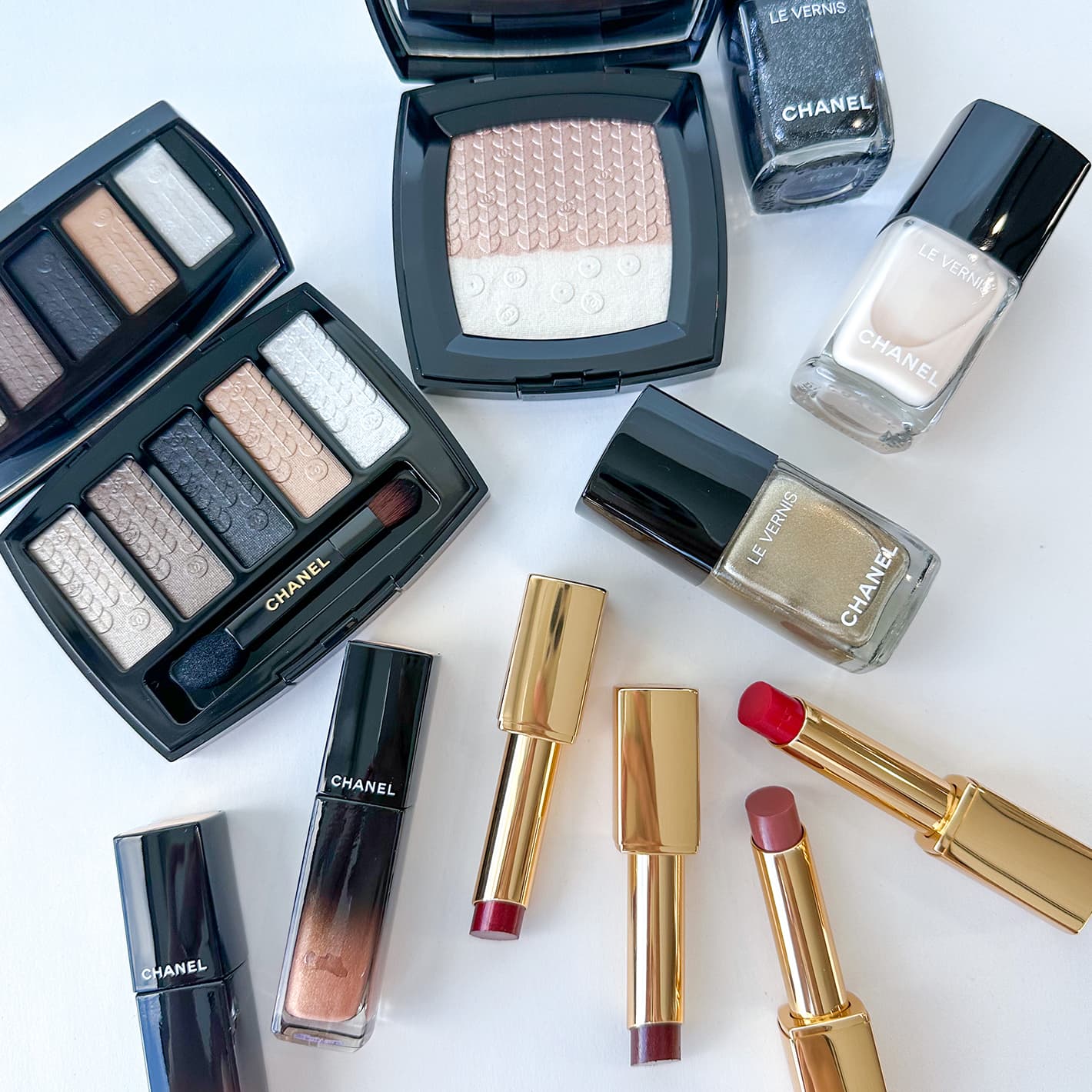 シャネル・クリスマスコフレ2023】10／27発売・5色入りの限定パレット