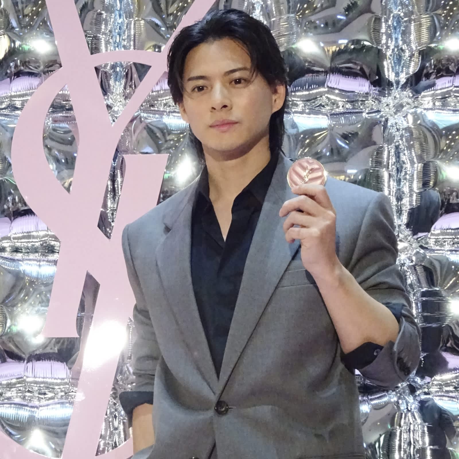 美品 SaintLaurent サンローラン ブローチ メタル 平野紫耀さん着用