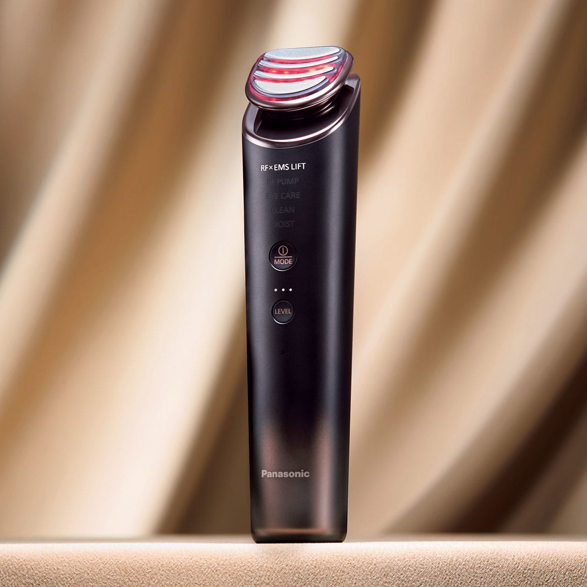 60年以上にわたる美顔器研究が生んだハイパワーが叶える、至宝の自宅