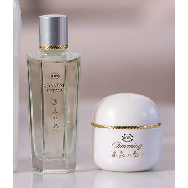 キレイの秘策は“温泉の恵み”】「チャーミングシンプル美容」で輝く素肌