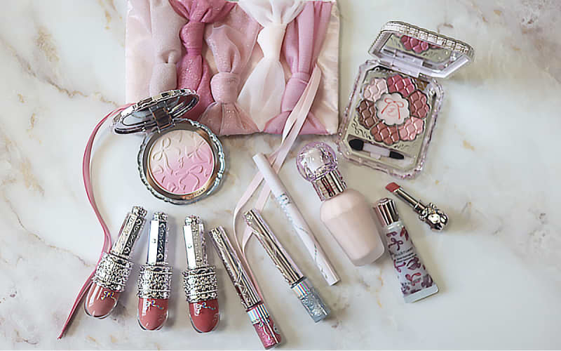 ジルスチュアートの「2025年クリスマスコフレ」全色スウォッチ！イエベ