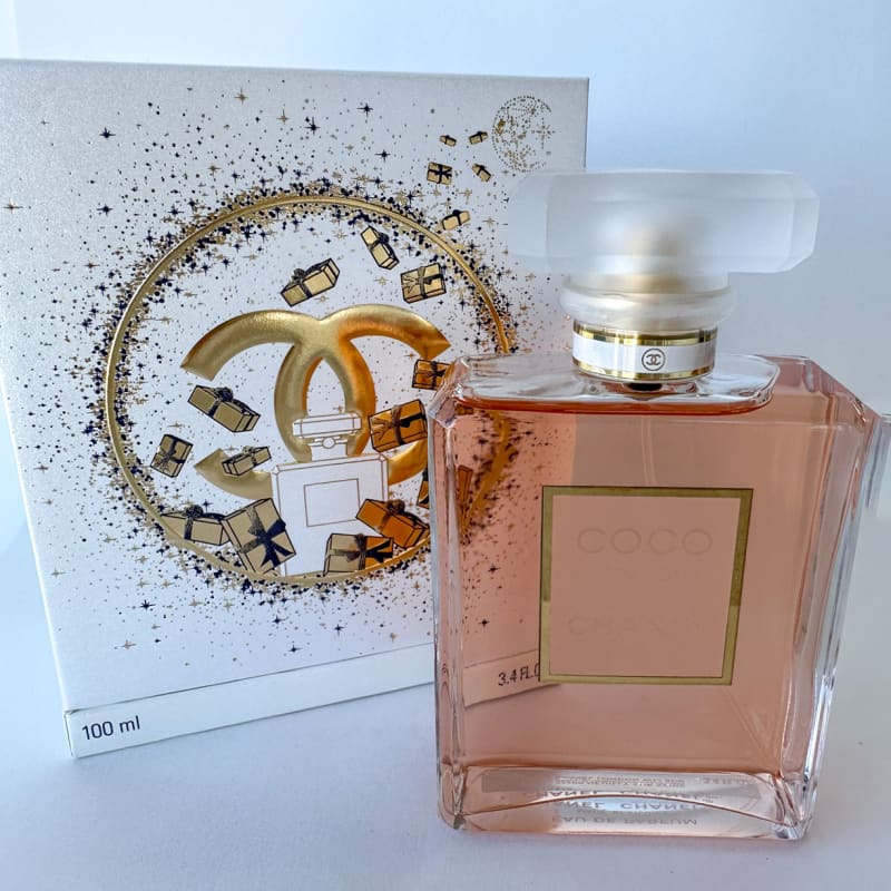 シャネル・クリスマスコフレ2023】10／27発売・5色入りの限定パレット