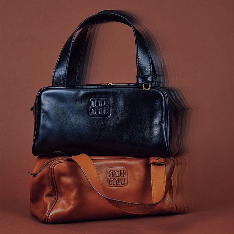 MIU MIU】必要な物はしっかり入る！新作の“ミニボストンバッグ”が人気