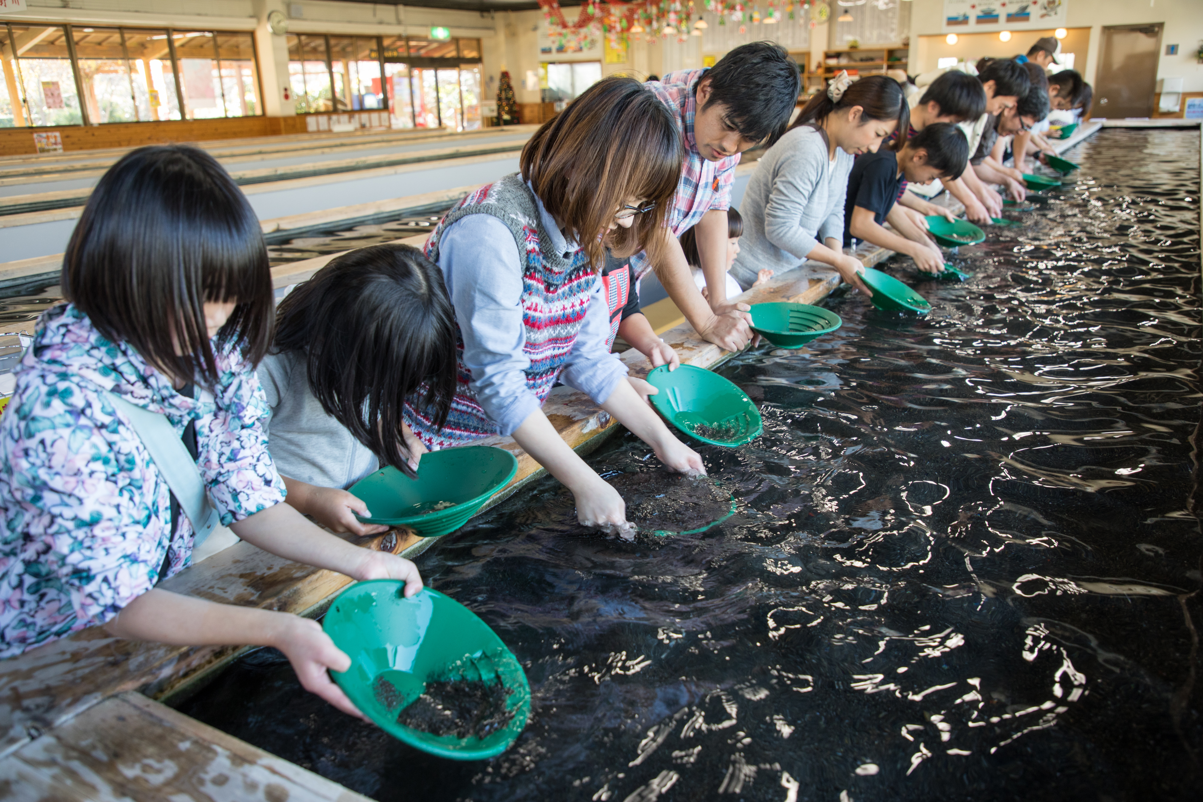 iwafu - 土肥金山【温泉砂金採り体験】｜東海 静岡｜日本期間限定文化