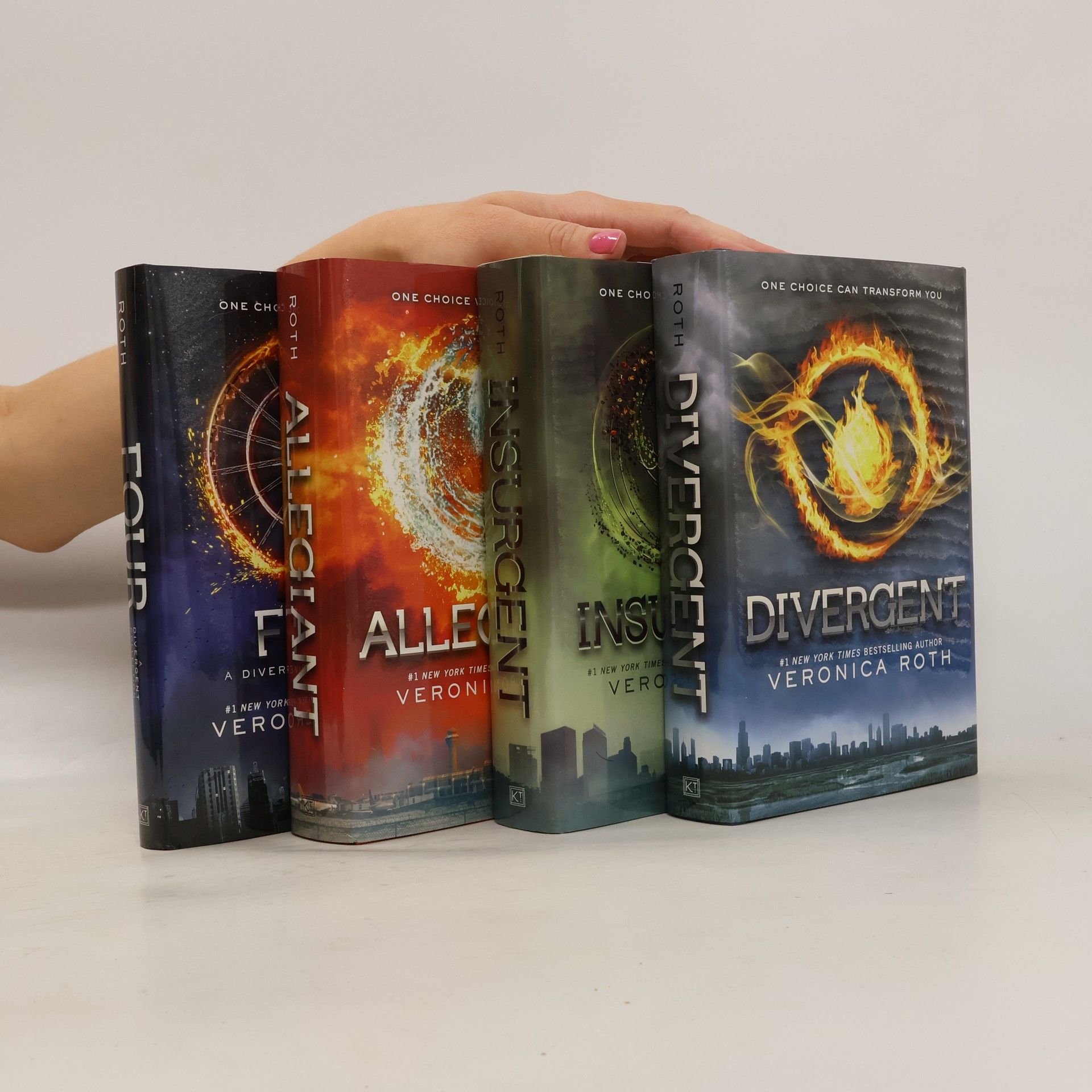 Divergent Series 1-4 - Veronica Roth - bookbot.com
