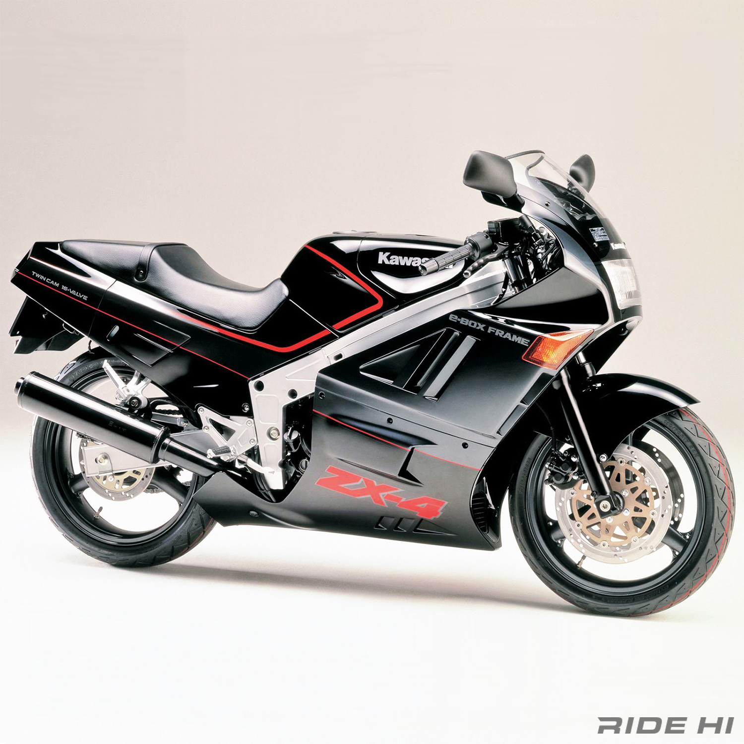 ZX-4はレプリカを上回るポテンシャルのSSを目指した！【このバイクに