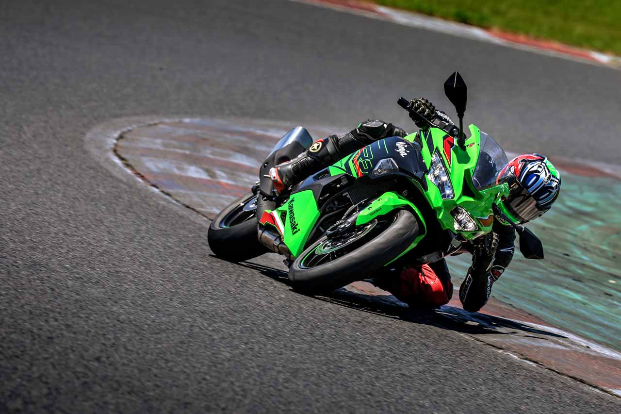 超話題の400cc4気筒を中野真矢が吟味！【KAWASAKI Ninja ZX-4RR KRT