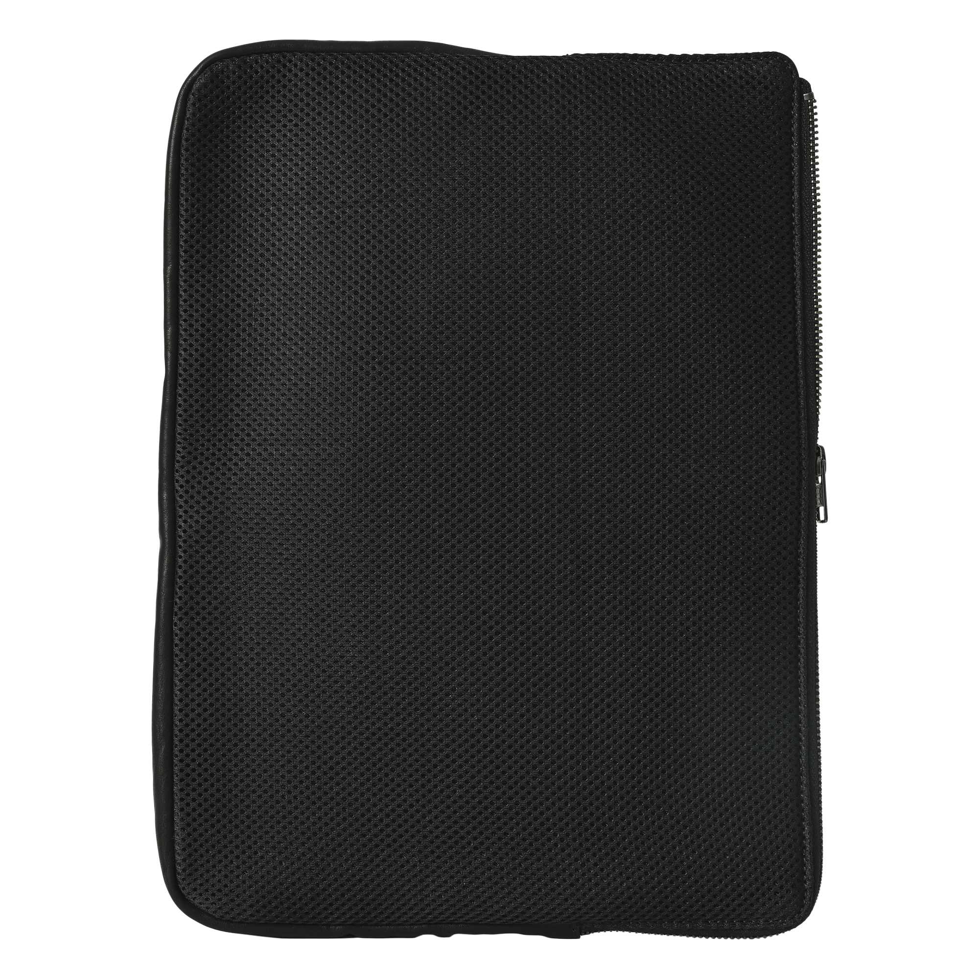 PCケースなのにおしゃれ？！激レア！特別な高級レザーPCケースが登場