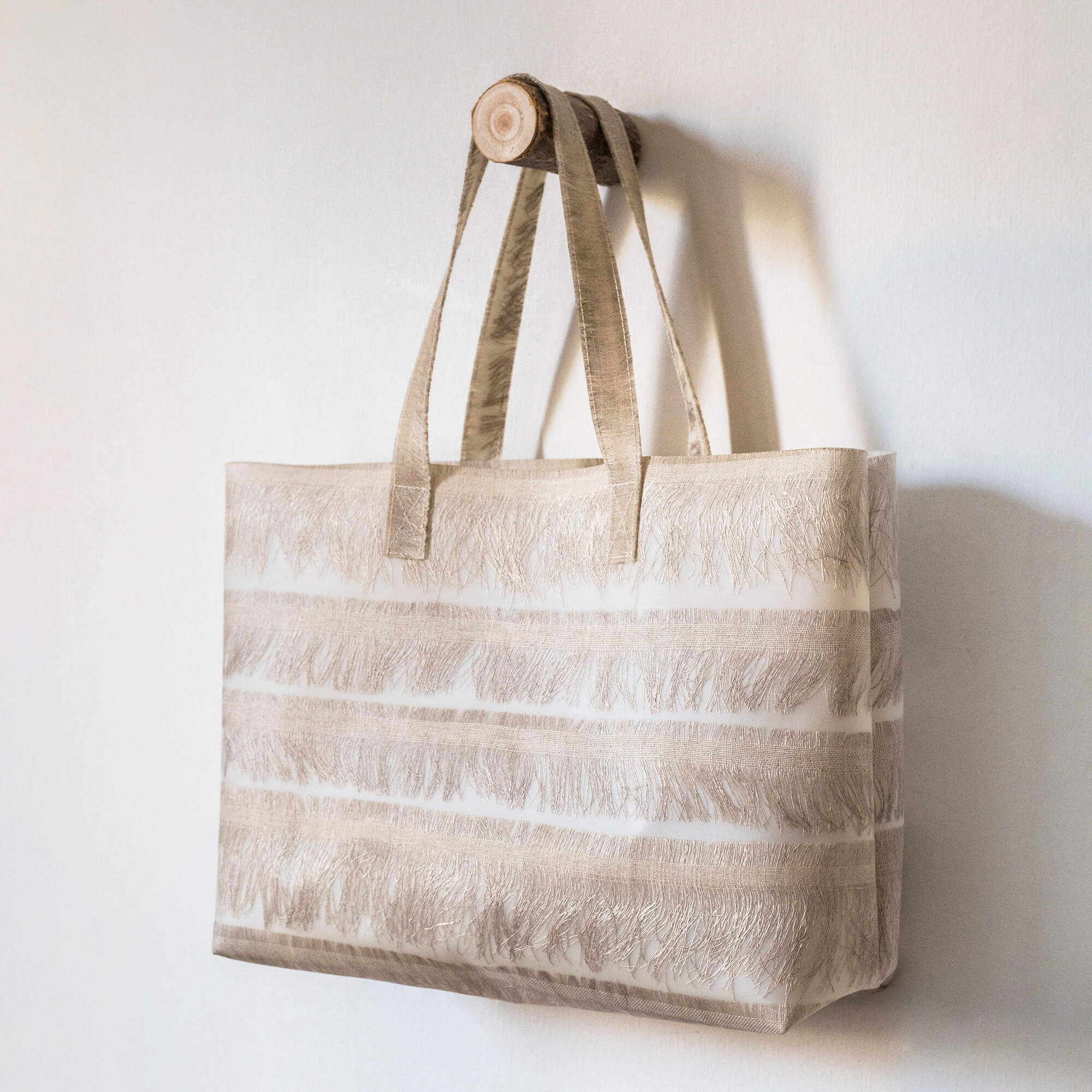 11-27_AMTH_s.jpg?v=1724928746&