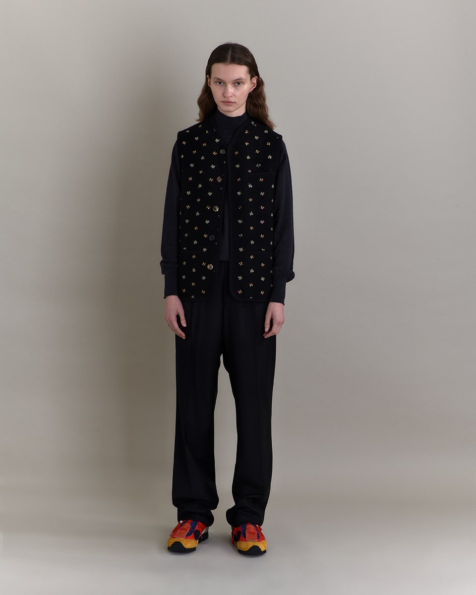 RIER | Walker gilet flowers black | 100% natural wool | made in