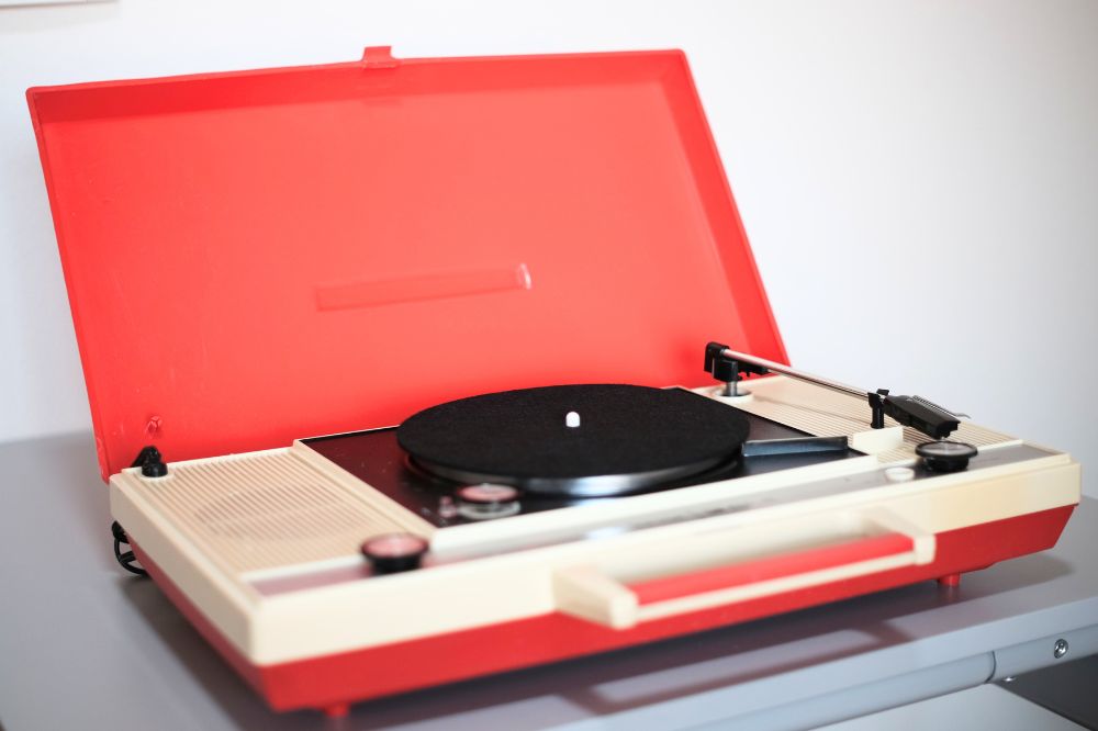 通販｜レトロなポータブルレコードプレーヤー｜ビクター（victor） PE