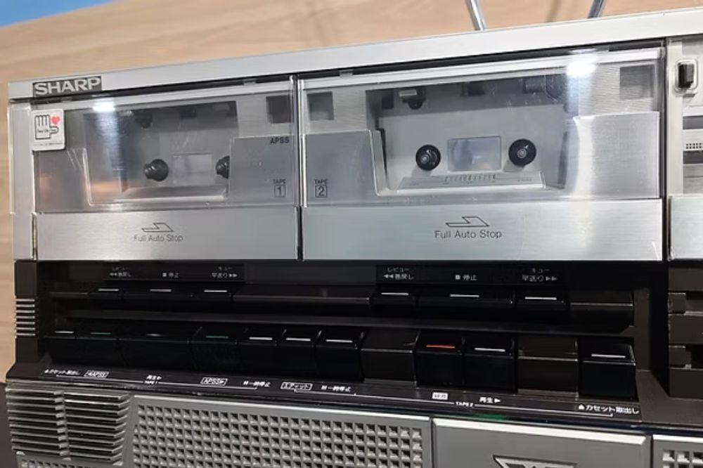 希少 SHARP GF-808 ラジオ カセットレコーダー ザ・サーチャー W